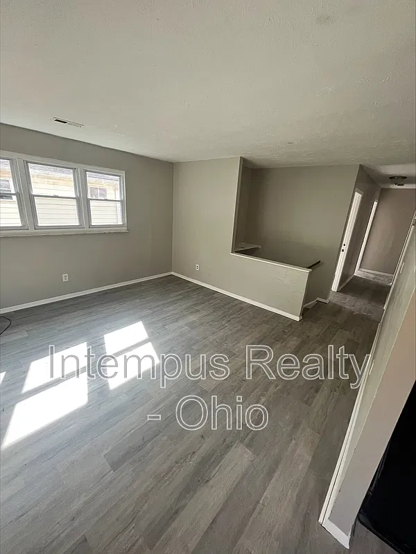 3 bed, 1.0 bath, 912 sqft, $850 — Photo 3
