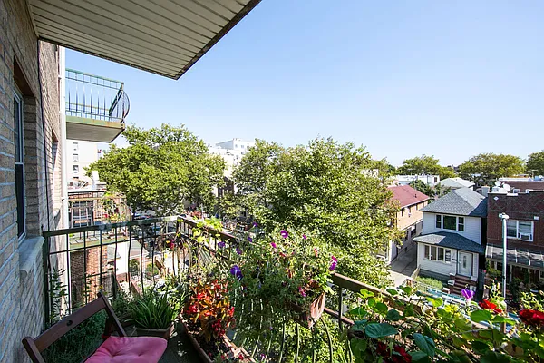 Sold by Alina Levina, LREB | media 12