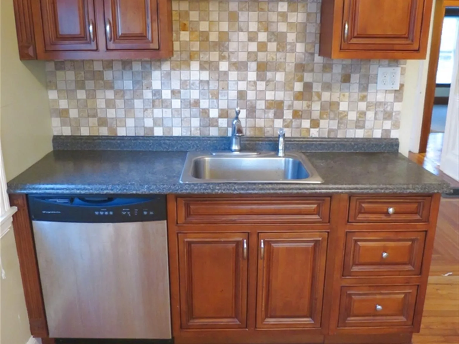 3 bed, $4,200 — Photo 4