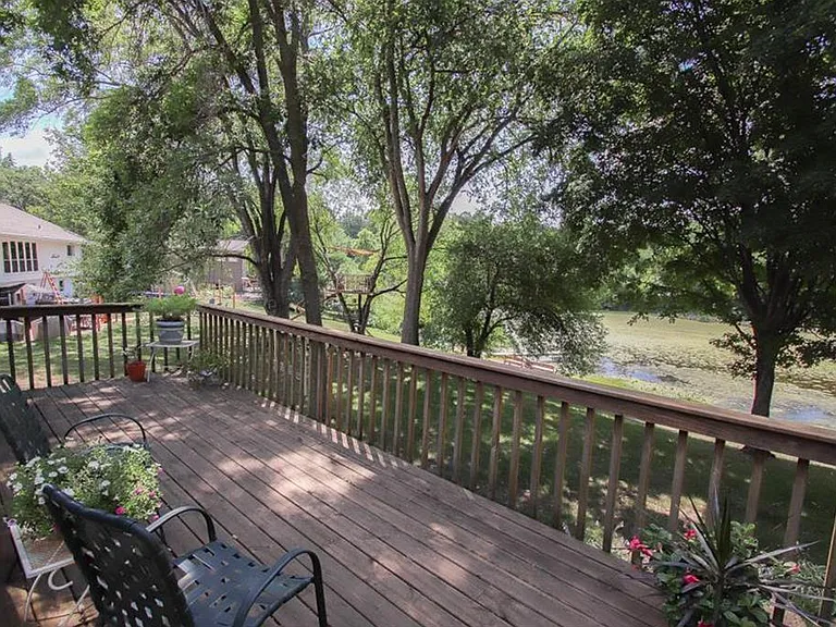 1335 Garland Ln N — Photo 8