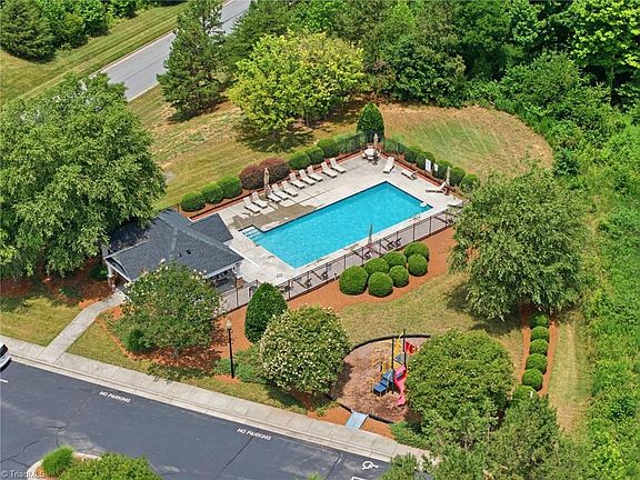 5th image of 195 Creeks Edge Ct