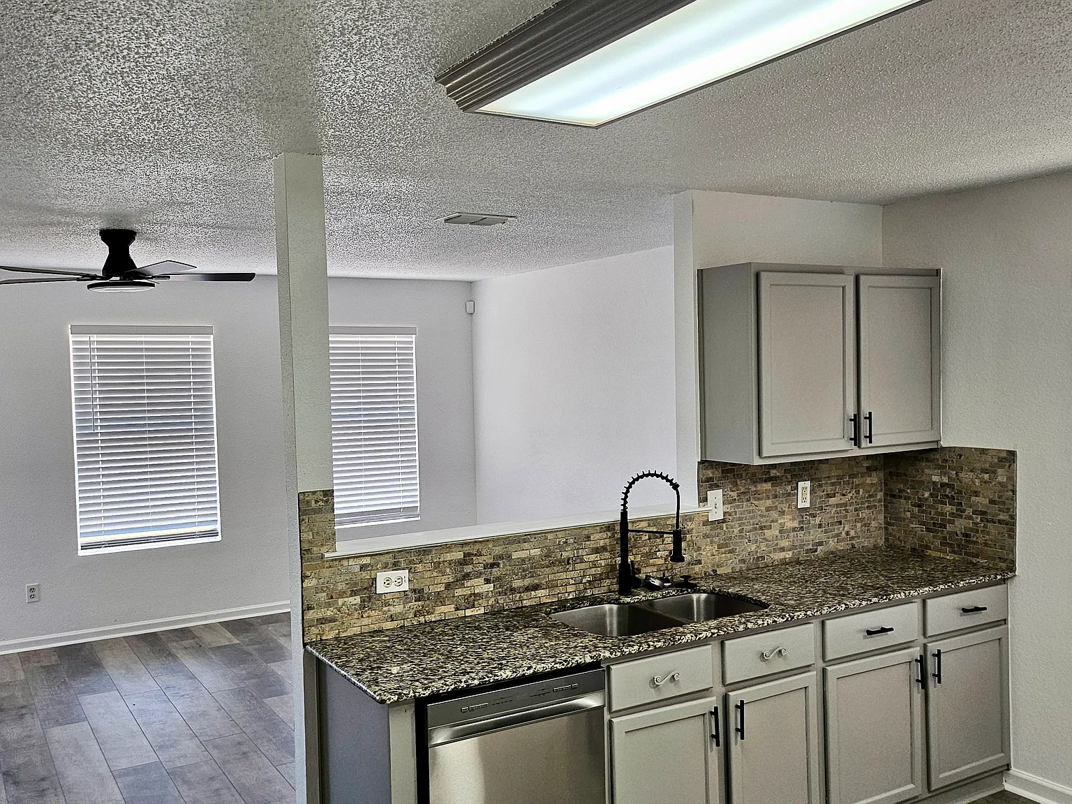 3 bed, 1892 sqft, $2,050 — Photo 4