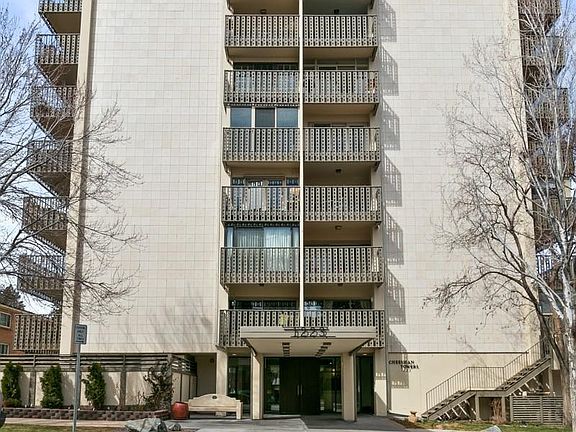 2nd image of 1223 N Race St APT 605