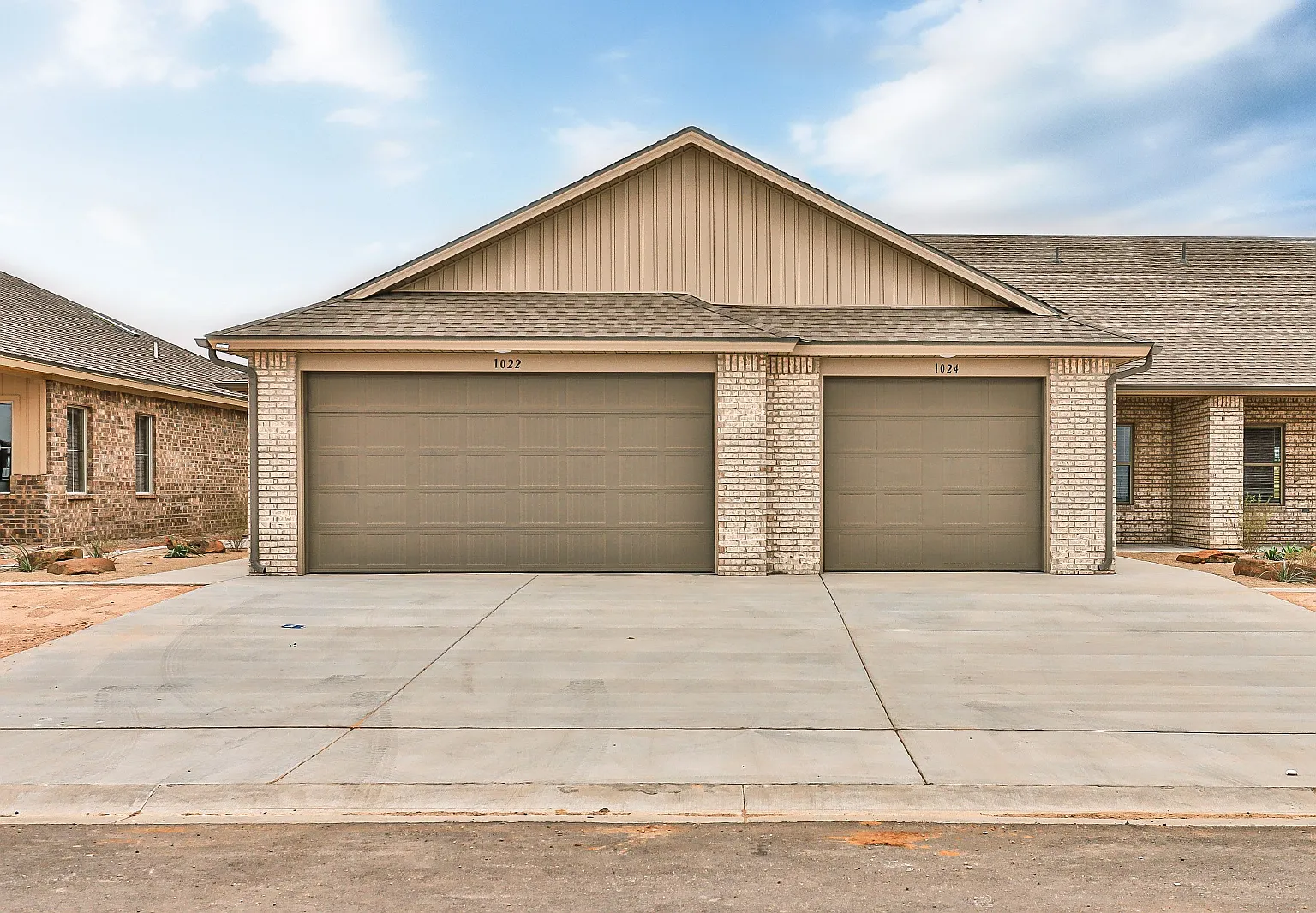 2 bed, 2.0 bath, 1227 sqft, $1,300 — Photo 1