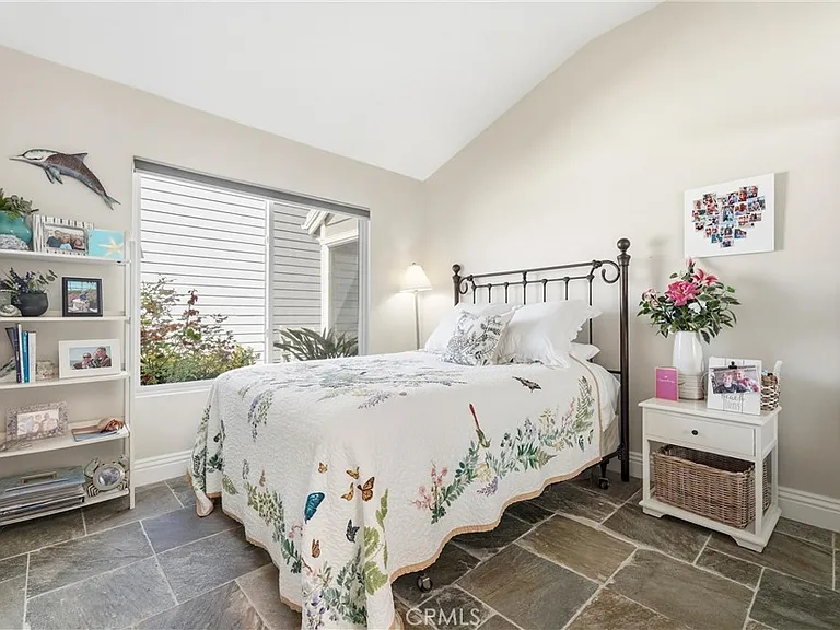 18 Byron Close — Photo 17