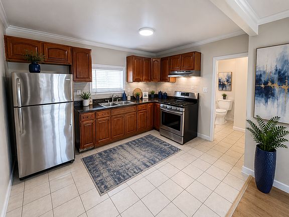 2nd image of 1117-1119 N Rose Ave #1119A