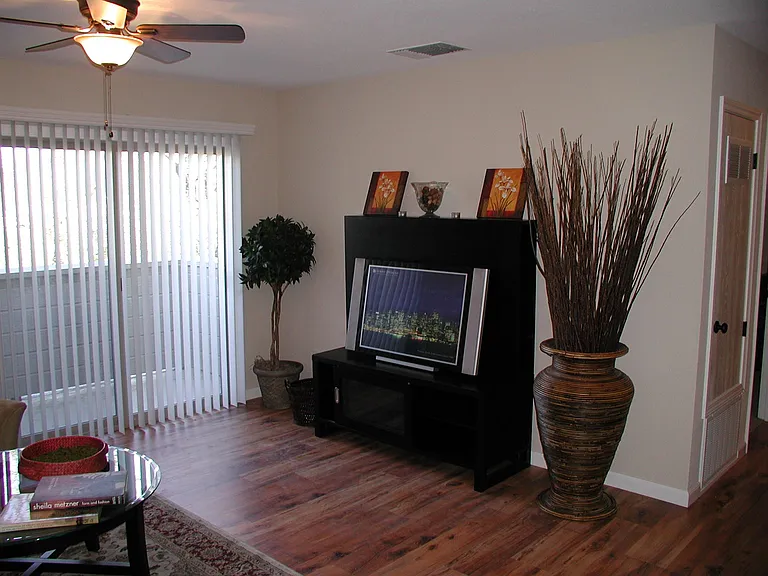 212 Brookdale Dr — Photo 7
