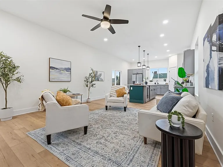 1361 Hawthorne St — Photo 3