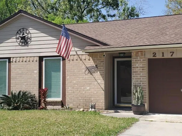 217 Greenshire Dr, League City, TX 77573