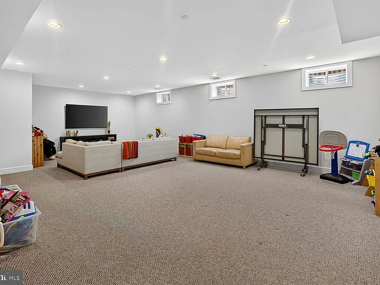 6106 Swansea St — Photo 36