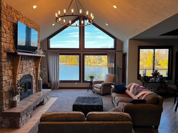 1022 Deer Meadow Dr, Saint Paul, NE 68873