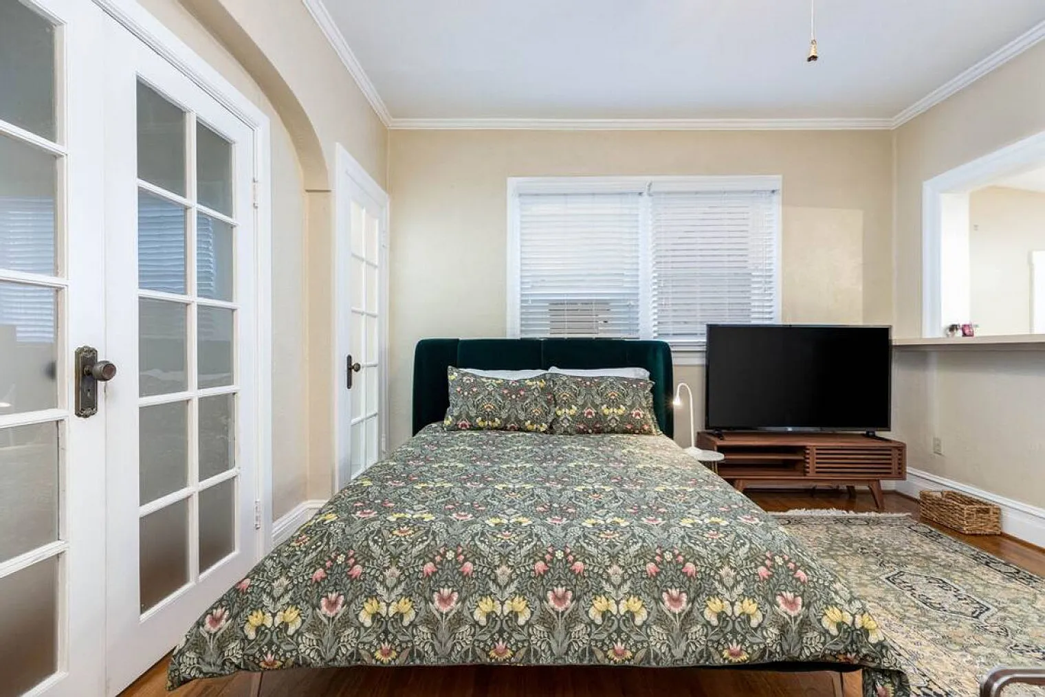 1 bed, 1.0 bath, 699 sqft, $2,194 — Photo 3
