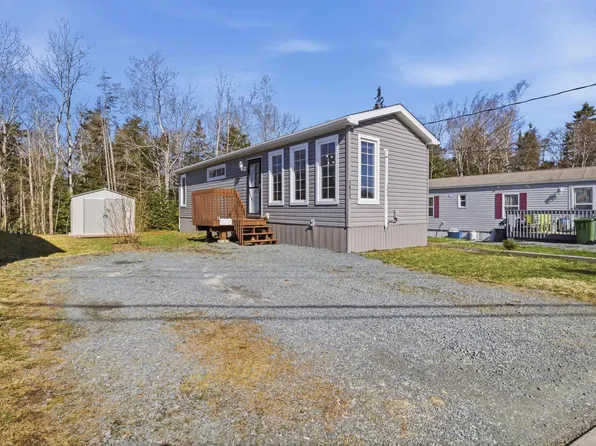 1617 Frankie Dr, Halifax, NS B4E 2M6
