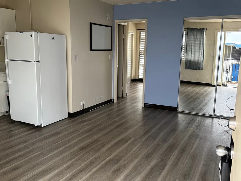1099 Green St #203 — Photo 13