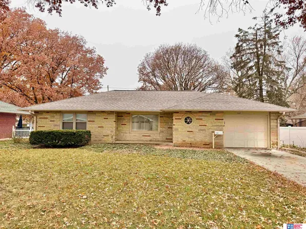 1127 N 5th St, Seward, NE 68434