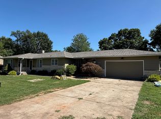 1822 E Berkeley St, Springfield, MO 65804