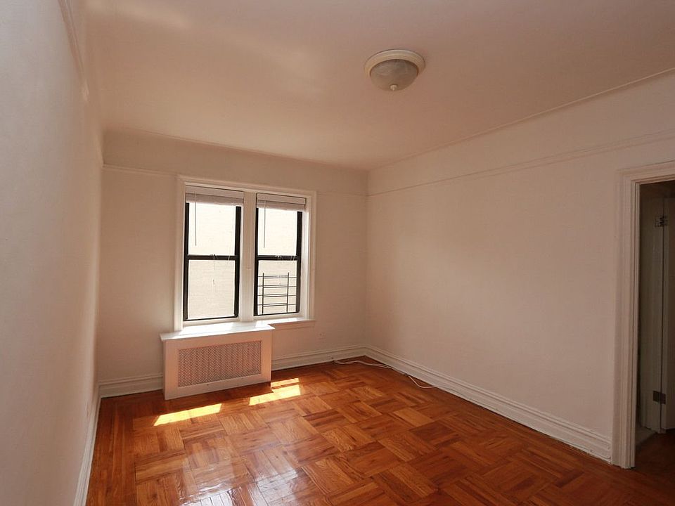 2nd image of 555 Ovington Ave #16