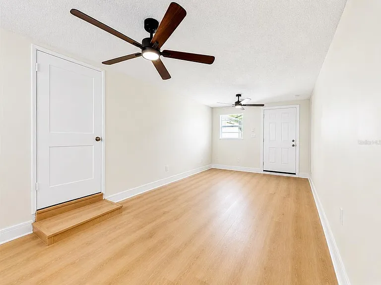 4409 W Trilby Ave — Photo 9