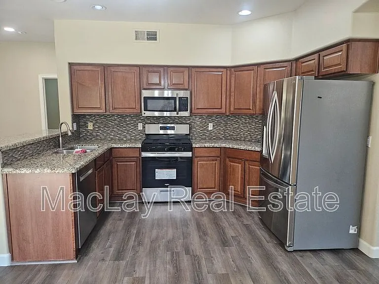 2711 W Megan St — Photo 9