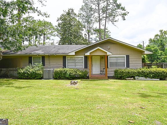 3rd image of 1301 Dean Dr