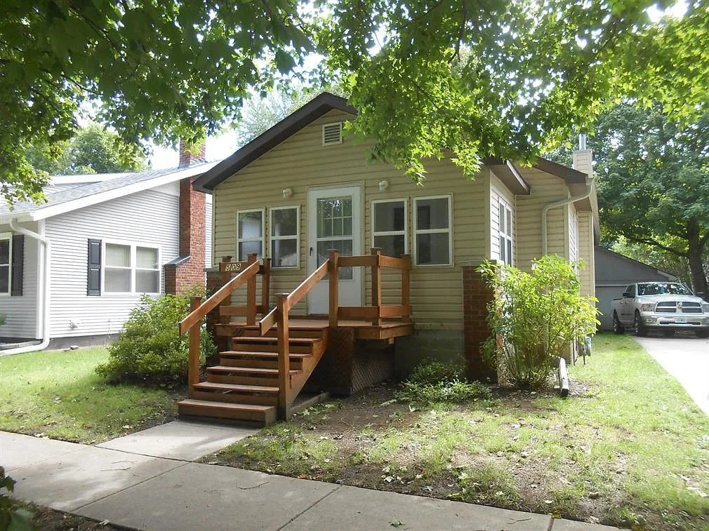 509 E Benton St photo 1