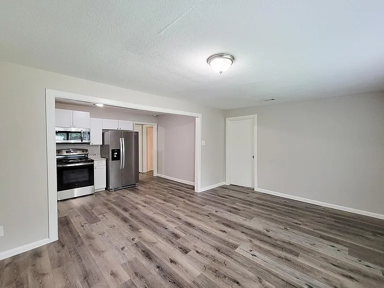 5606 Willow Glen Dr — Photo 18