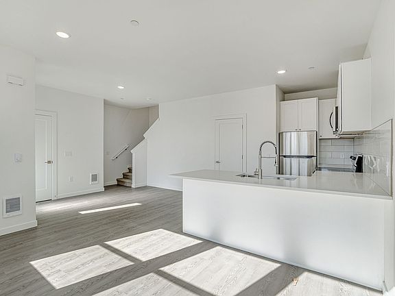 3rd image of 6845 N Montana Ave #6