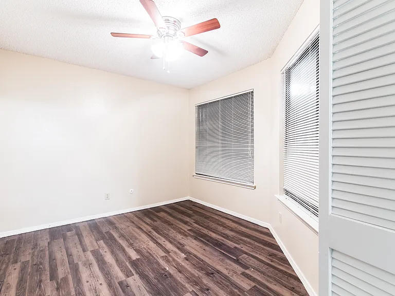 2304 Balsam Dr #E302 — Photo 9