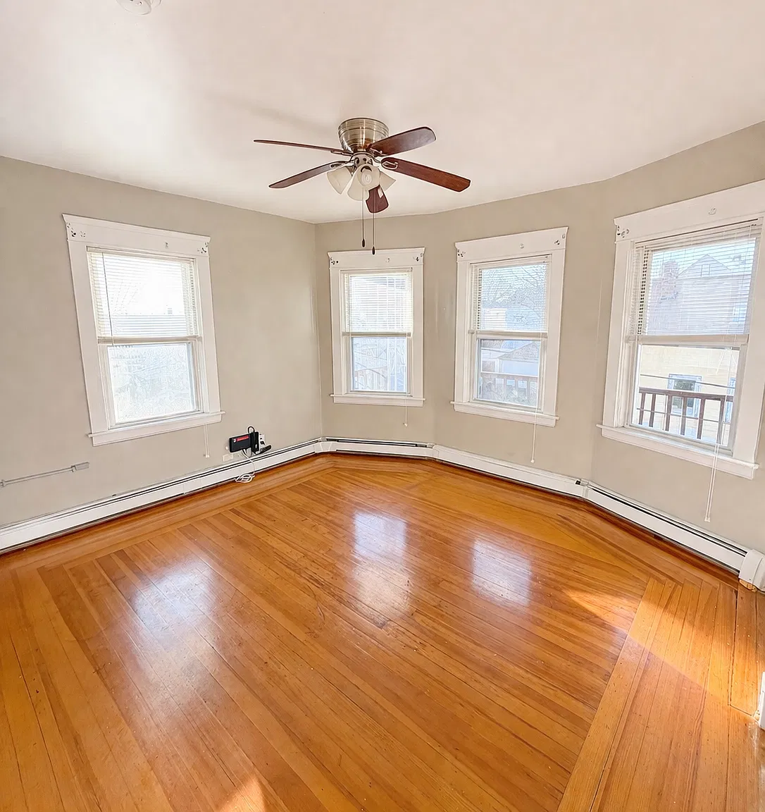 3 bed, 1026 sqft, $1,700 — Photo 2