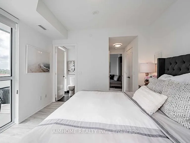 101 Erskine Ave #910 — Photo 10