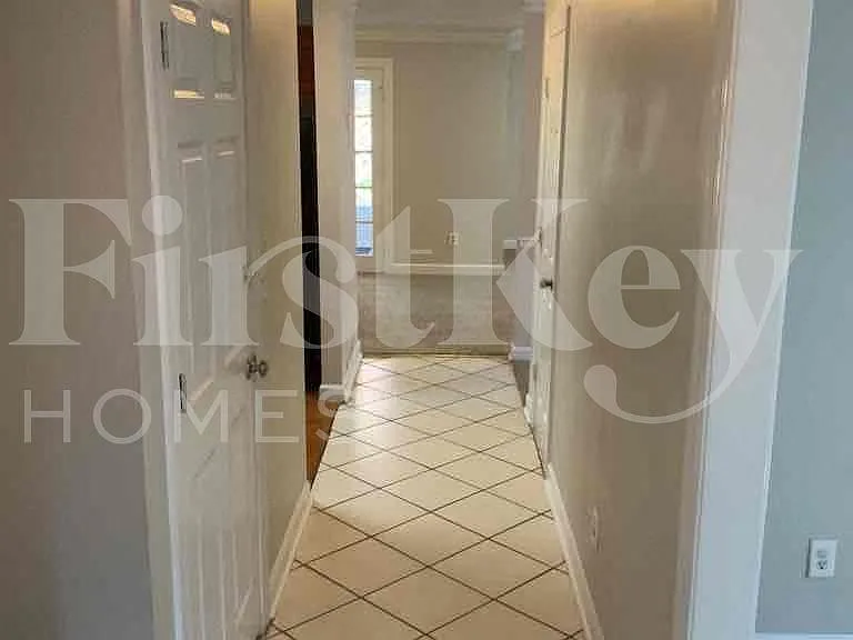 1395 Oakengate Dr — Photo 2