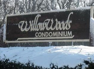 940 E Old Willow Rd APT 101, Prospect Heights, IL 60070