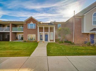 28208 S Pointe Ln, Chesterfield, MI 48051