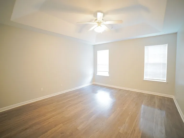 1060 Kingdom Dr — Photo 6