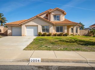 2054 W Sunny View Dr, Rialto, CA 92377