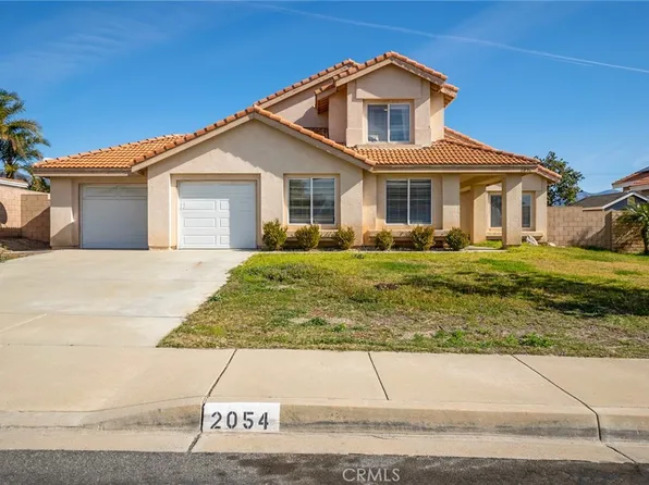2054 W Sunny View Dr, Rialto, CA 92377