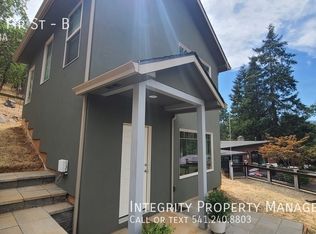 330 E Fir St Unit B, Jacksonville, OR 97530