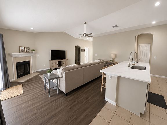 3rd image of 209 Bilbao Dr