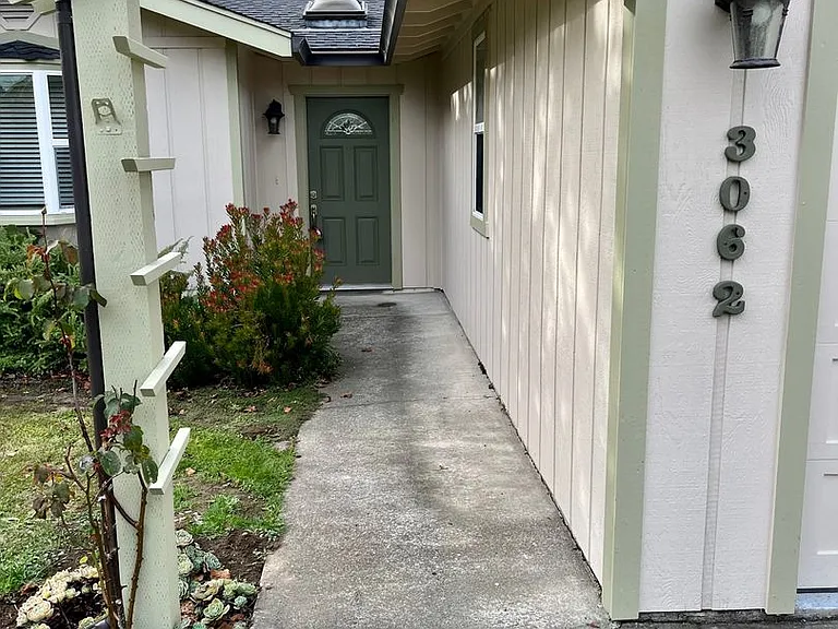 3062 Girard Ct — Photo 2