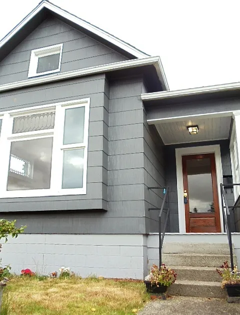 East Tacoma Craftsman 2 Bedroom House! — Photo 2