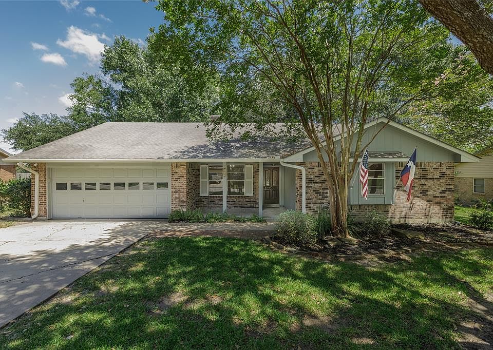1st image of 113 Machemehl Dr