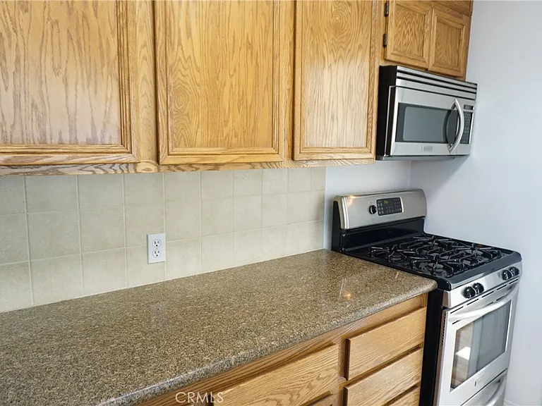 5540 Balboa Blvd — Photo 15