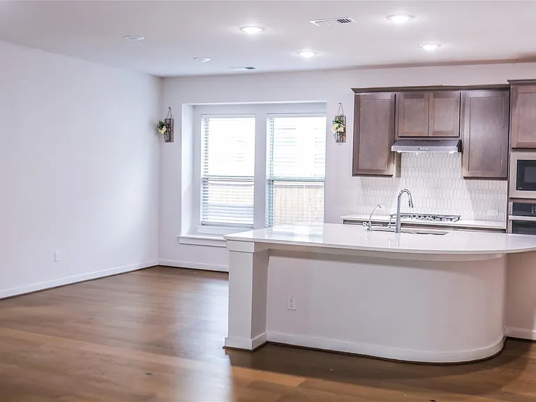 112 Rosebush Dr — Photo 9