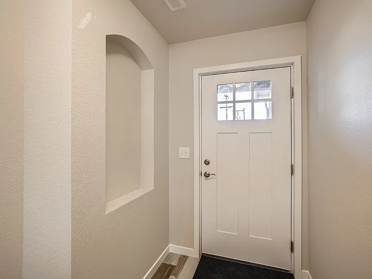 4209 Date St — Photo 4