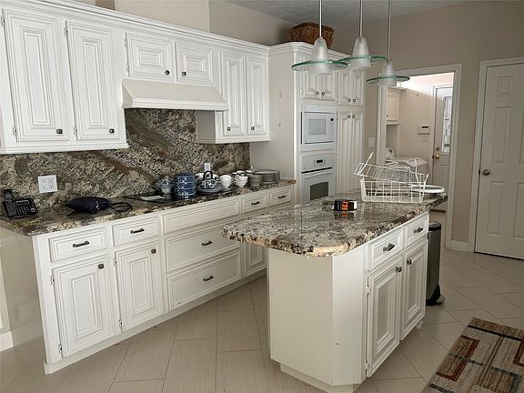 4th image of 6842 Queensclub Dr