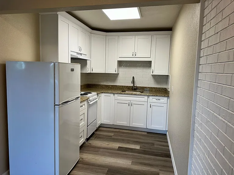 1 Manor Ct #B — Photo 8