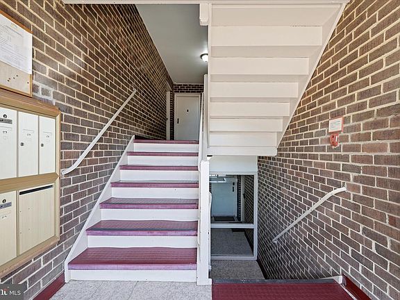 5th image of 9730 Kingsbridge Dr APT 303