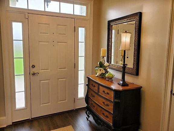 3rd image of 315 Lakeview Cir