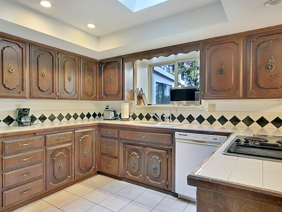 5th image of 6612 Sierra Ct SE