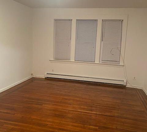 2nd image of 37 Oxford Pl #1B